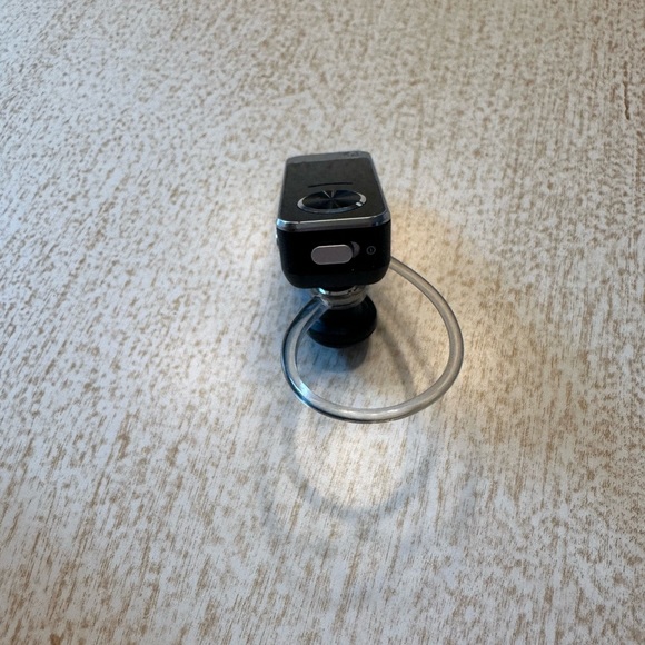 Motorola Bluetooth Earpiece - Picture 5 of 6